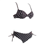 Salming Kelly Padded Wired Bikini. Pen bikini fra Salming. Klassisk bh med vatterte cup’er og bøyler. Matchende truser i hipster modell med snør...