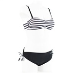 Salming Aisha Bandeau Bikini. Pen bikini fra Salming. Salming vattert bandeaubikini. Matchende Salming truser i hipster modell med snøring i sid...